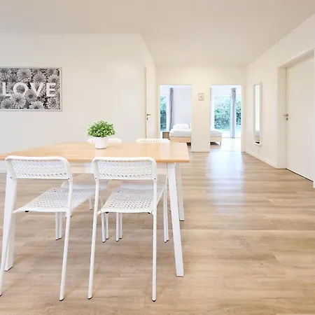 Tolstov House - 6 Haus - Grosse Kueche - Garten - Parkplatz - 25min Messe Dus Düsseldorf