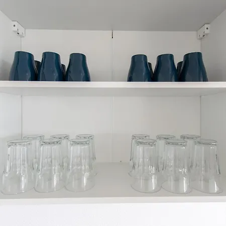 Апартаменты Tolstov House - 6 Haus - Grosse Kueche - Garten - Parkplatz - 25min Messe Dus *