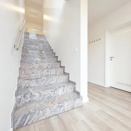 Apartment Raj Living - 6 Haus - Grosse Kueche - Garten - Parkplatz - 25min Messe Dus Dusseldorf