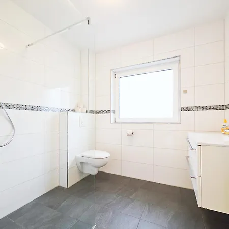 Tolstov House - 6 Haus - Grosse Kueche - Garten - Parkplatz - 25min Messe Dus Дюссельдорф