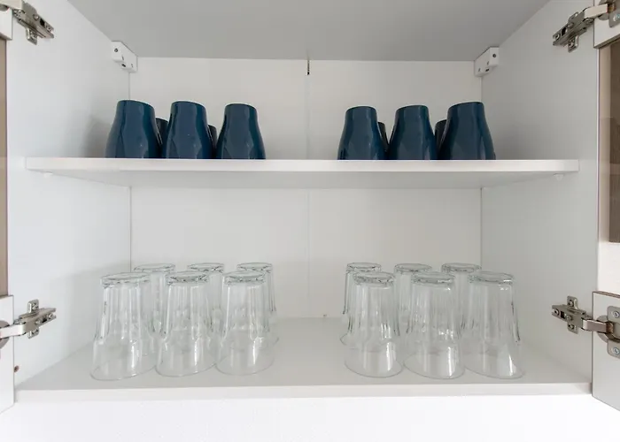 Lejlighed Tolstov House - 6 Haus - Grosse Kueche - Garten - Parkplatz - 25min Messe Dus *