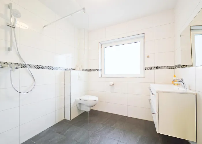 Tolstov House - 6 Haus - Grosse Kueche - Garten - Parkplatz - 25min Messe Dus Düsseldorf