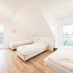 Tolstov House - 6 Haus - Grosse Kueche - Garten - Parkplatz - 25min Messe Dus Apartman Düsseldorf
