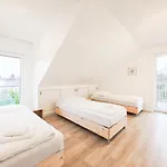 Tolstov House - 6 Haus - Grosse Kueche - Garten - Parkplatz - 25min Messe Dus * Düsseldorf