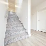 Apartman Tolstov House - 6 Haus - Grosse Kueche - Garten - Parkplatz - 25min Messe Dus Düsseldorf
