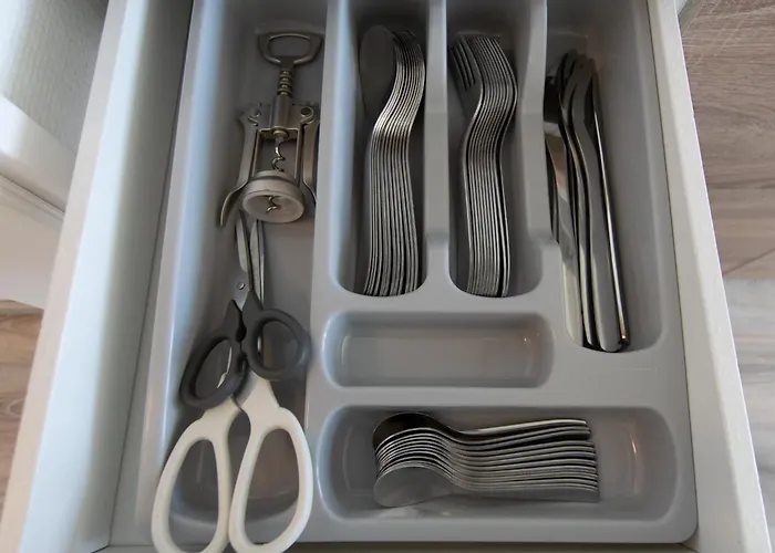 Tolstov House - 6 Haus - Grosse Kueche - Garten - Parkplatz - 25min Messe Dus アパート