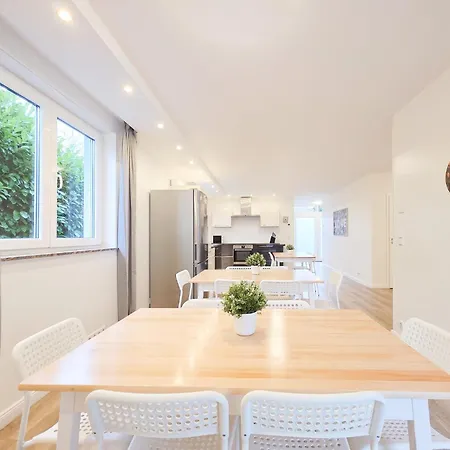 Tolstov House - 6 Haus - Grosse Kueche - Garten - Parkplatz - 25min Messe Dus دوسلدورف