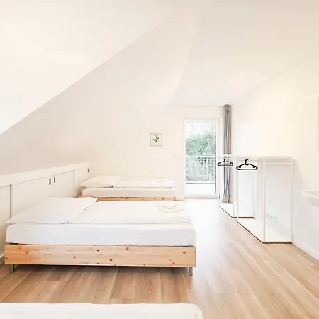 Tolstov House - 6 Haus - Grosse Kueche - Garten - Parkplatz - 25min Messe Dus شقة دوسلدورف