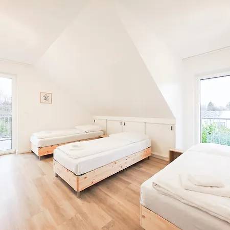 Tolstov House - 6 Haus - Grosse Kueche - Garten - Parkplatz - 25min Messe Dus شقة دوسلدورف