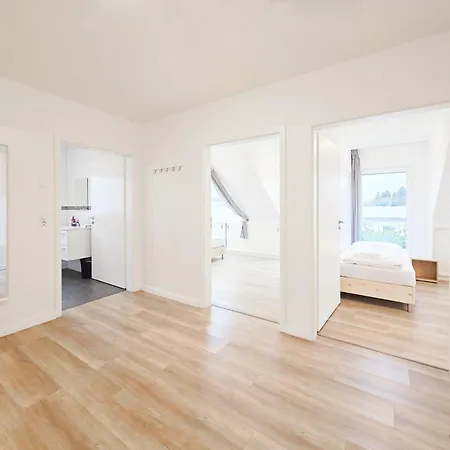 Tolstov House - 6 Haus - Grosse Kueche - Garten - Parkplatz - 25min Messe Dus دوسلدورف