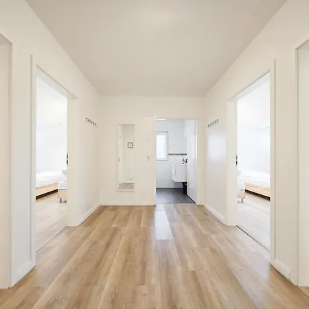 Tolstov House - 6 Haus - Grosse Kueche - Garten - Parkplatz - 25min Messe Dus شقة دوسلدورف